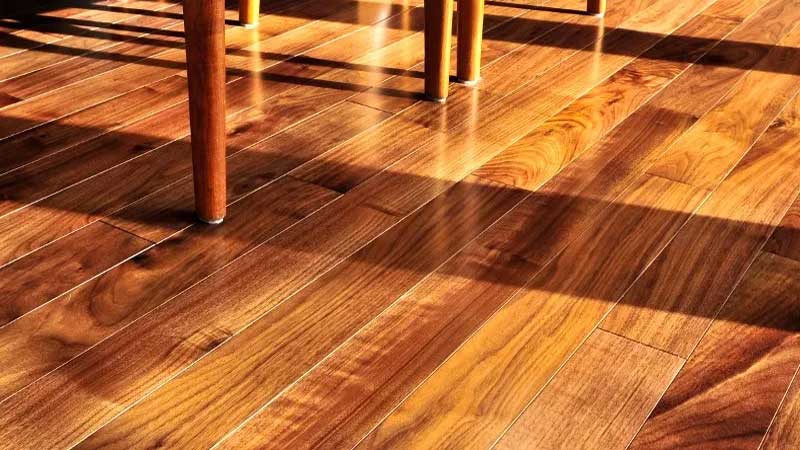 hindari lantai kayu dari sinar matahari secara langsung