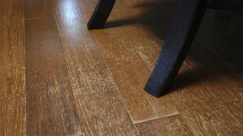 tips merawat lantai kayu agar tidak tergores
